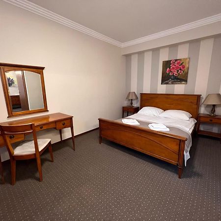 Centrum Konferencyjno-Apartamentowe Mrowka Варшава Екстериор снимка