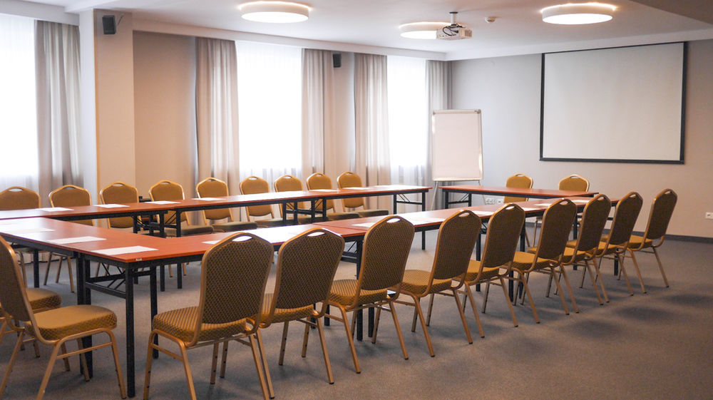 Centrum Konferencyjno-Apartamentowe Mrowka Варшава Екстериор снимка